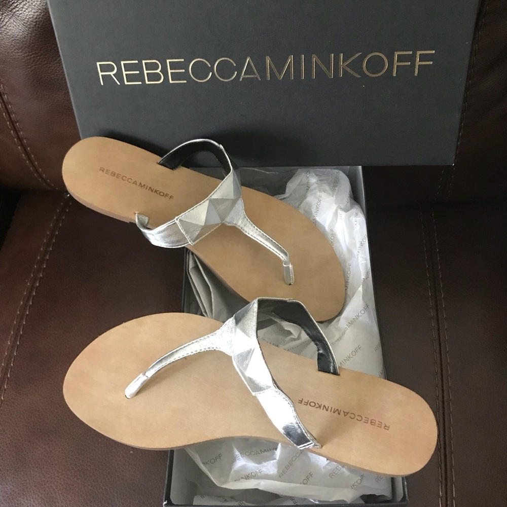 ❤️❤️Rebecca Minkoff Silver leather sandals NWOT❤️